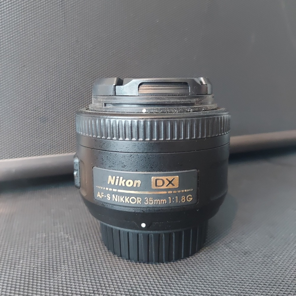Nikon AF-S DX Nikkor 35mm f/1.8G Prime Lens for F-Mount DSLR Cameras